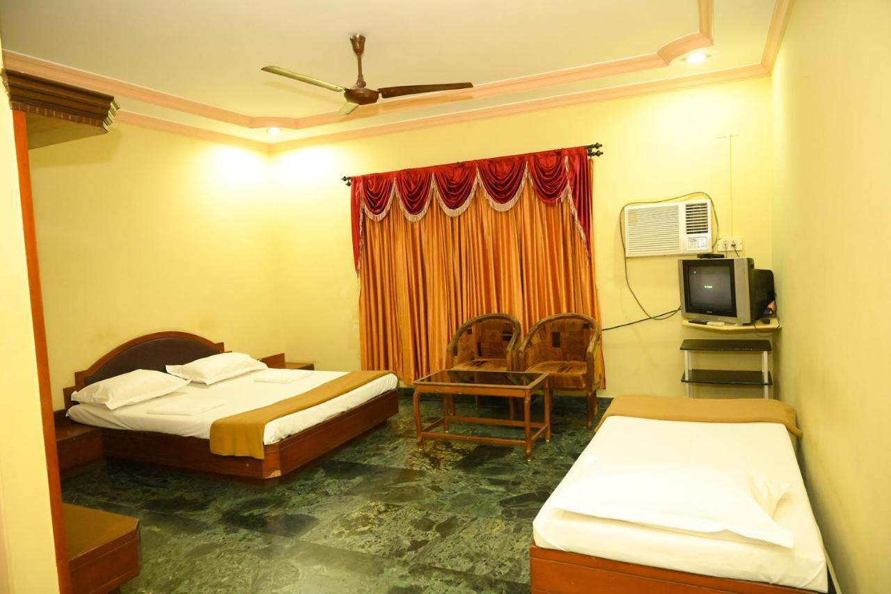 Hotel S S Residency Padubidri Exterior foto